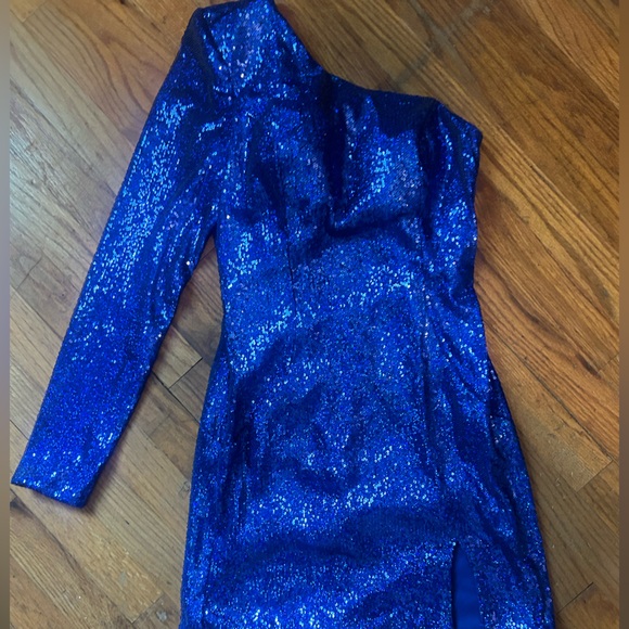 Ashely Lauren - One Shoulder Sequin Cocktail Dress - Picture 2 of 3